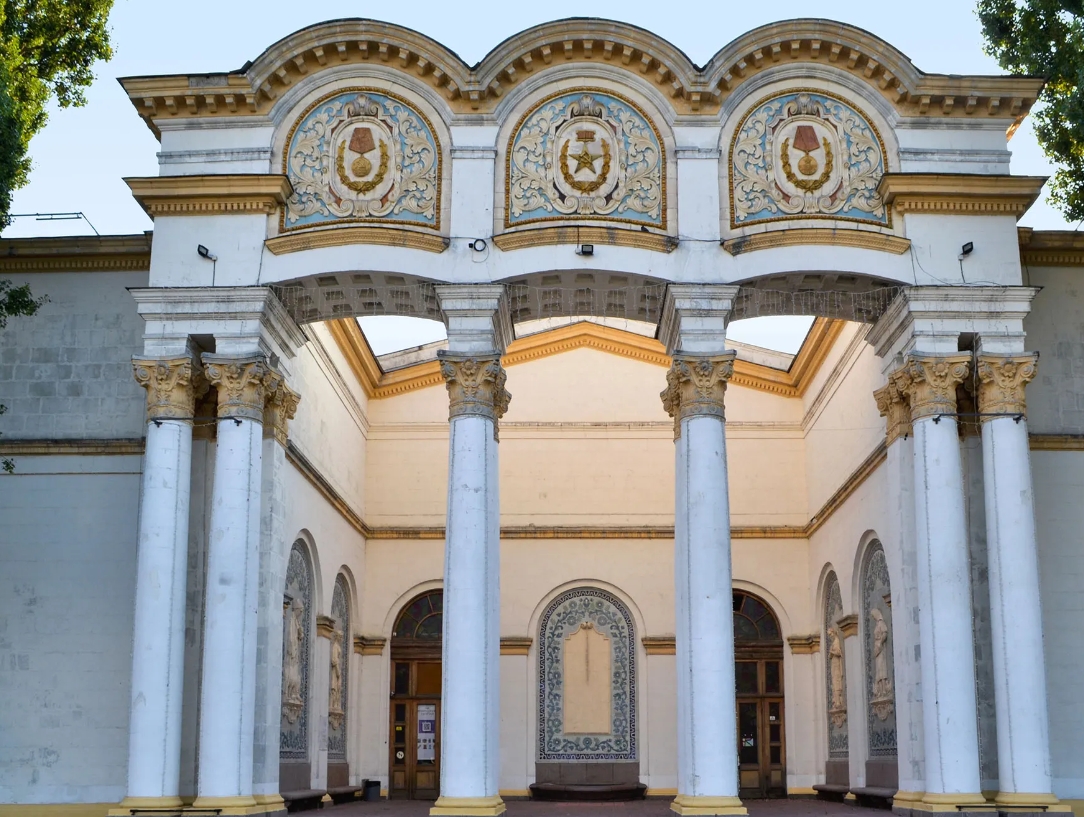 Пішла з життя художниця, яка створила панно на станції метро Хрещатик